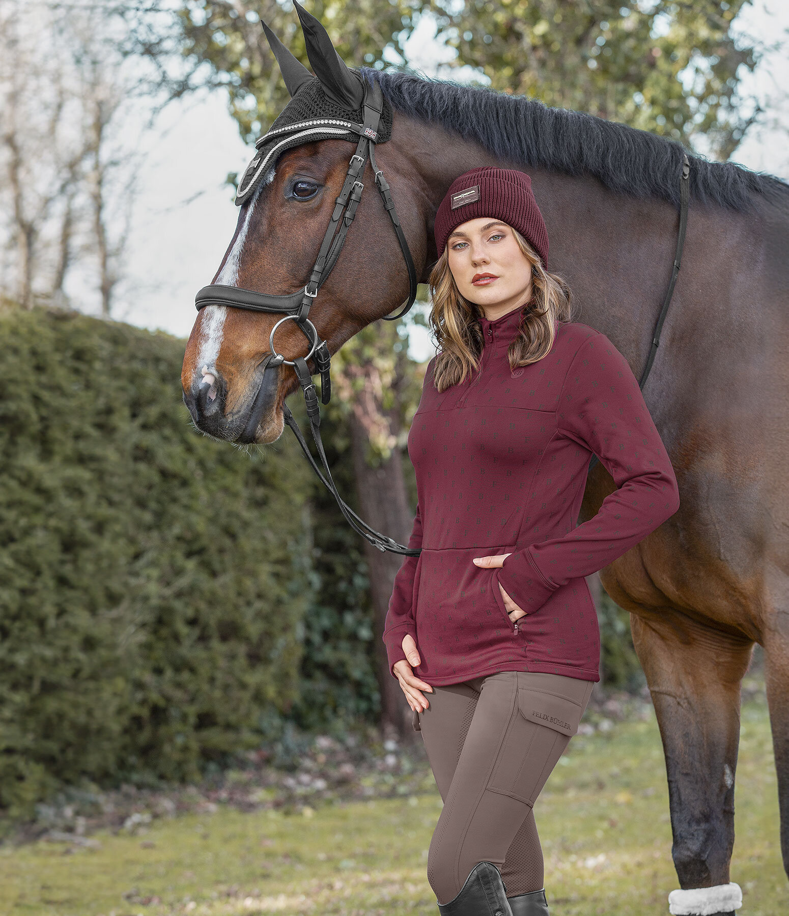 Women's Outfit Sarah in Burgundy